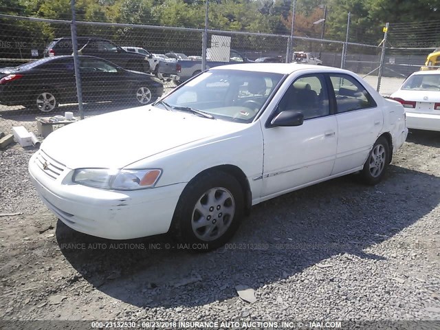 JT2BF28K8W0102415 - 1998 TOYOTA CAMRY LE/XLE WHITE photo 2