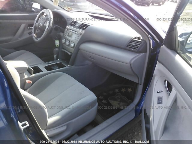 4T1BF3EK2AU544959 - 2010 TOYOTA CAMRY SE/LE/XLE 蓝色 照片 5