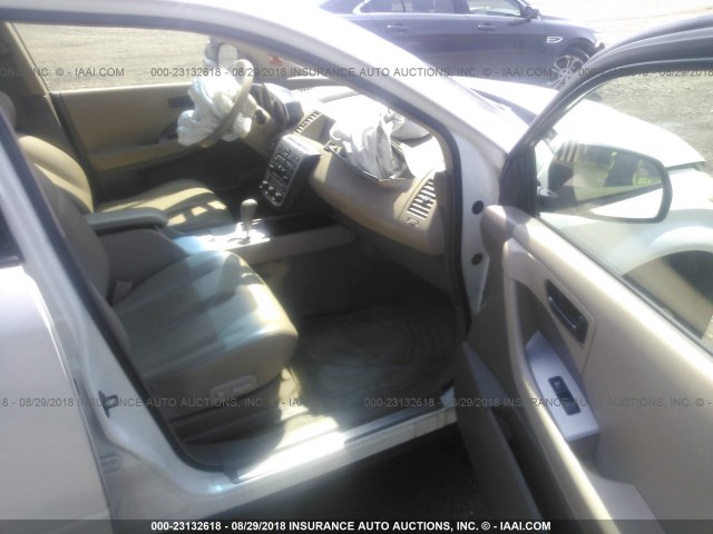 JN8AZ08W34W336087 - 2004 NISSAN MURANO SL/SE WHITE photo 5