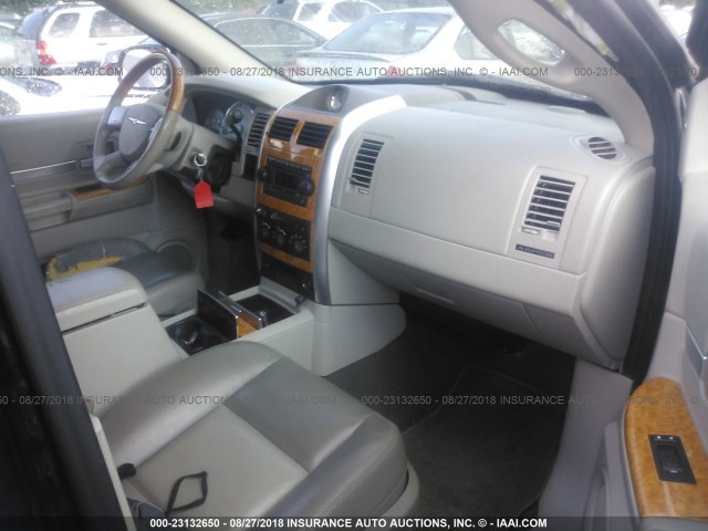 1A8HX58247F586641 - 2007 CHRYSLER ASPEN LIMITED BLACK photo 5