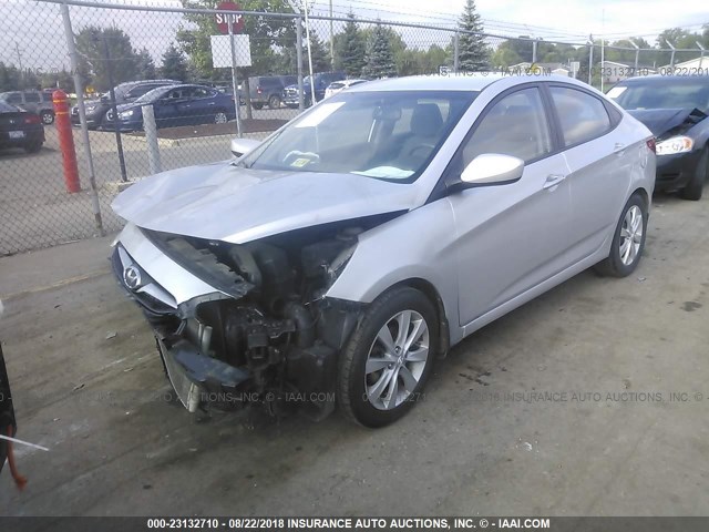 KMHCU4AE6DU275000 - 2013 HYUNDAI ACCENT GLS/SE SILVER photo 2