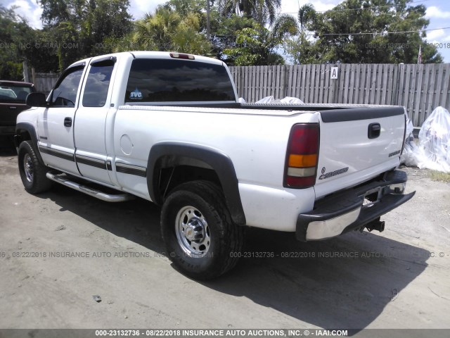 1GCHC29U22E207118 - 2002 CHEVROLET SILVERADO C2500 HEAVY DUTY WHITE photo 3