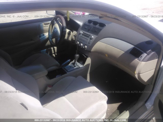 4T1CE30P77U759949 - 2007 TOYOTA CAMRY SOLARA SE/SLE თეთრი ფოტო 5