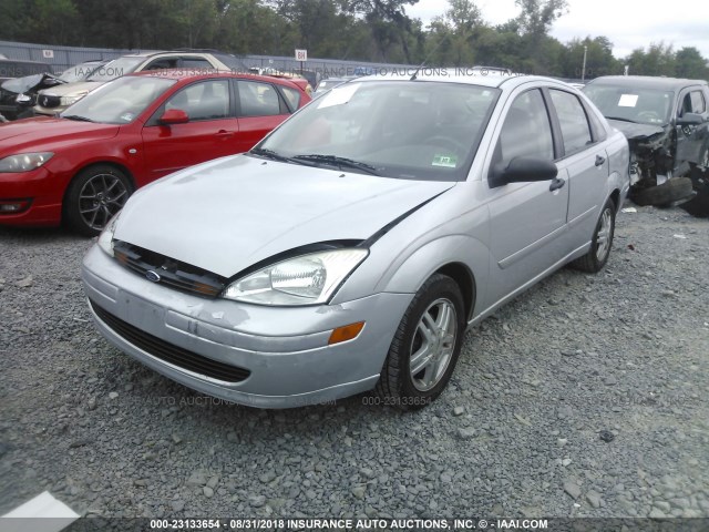 1FAFP34322W117354 - 2002 FORD FOCUS SE/SE COMFORT/SE SPORT SILVER photo 2