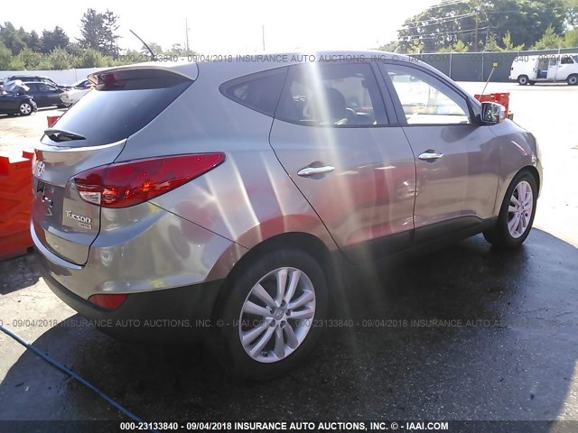 KM8JU3AC1BU142593 - 2011 HYUNDAI TUCSON GLS/LIMITED SILVER photo 4