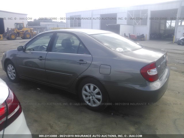 4T1BF30K22U526616 - 2002 TOYOTA CAMRY LE/XLE/SE Сұр фото 3