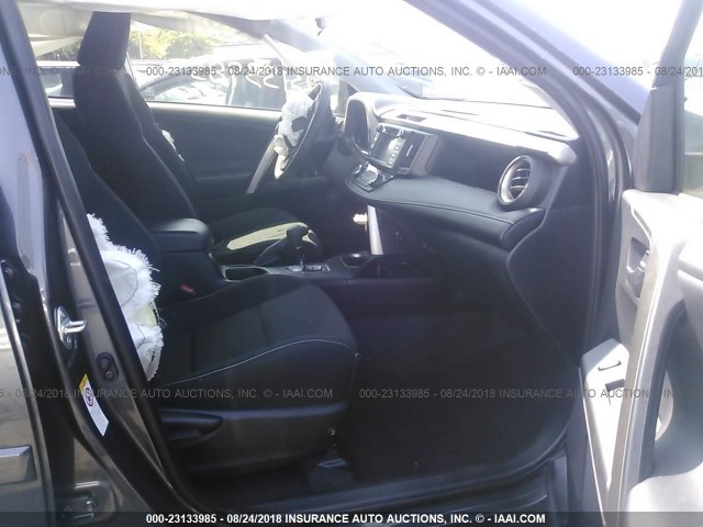 JTMRFREV1JJ736665 - 2018 TOYOTA RAV4 ADVENTURE/XLE 灰色 照片 5