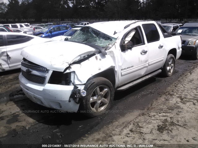 3GNMCFE07CG136525 - 2012 CHEVROLET AVALANCHE LT WHITE photo 2