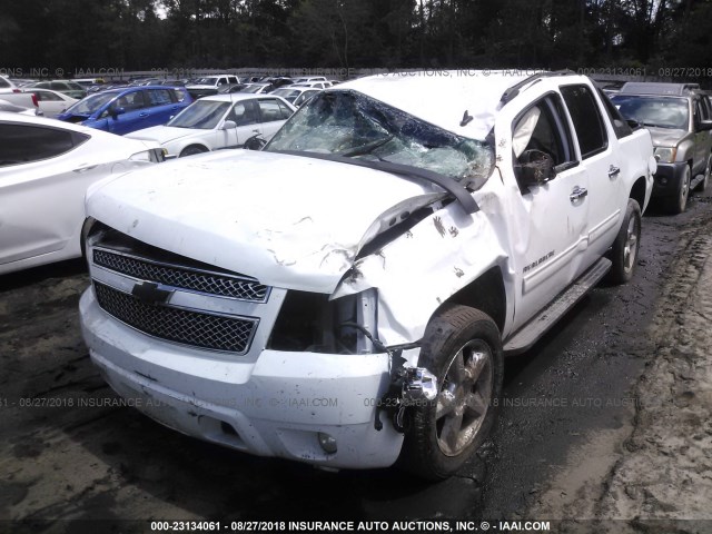 3GNMCFE07CG136525 - 2012 CHEVROLET AVALANCHE LT WHITE photo 6