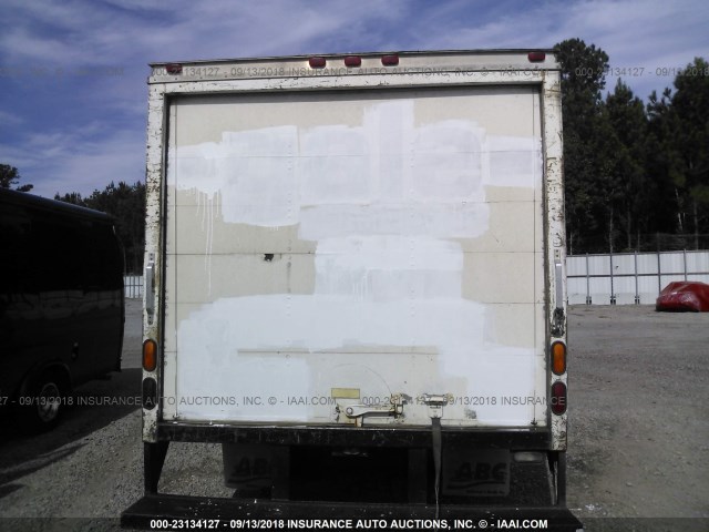 J8DC4B14047010828 - 2004 GMC W4500 W45042 WHITE photo 8