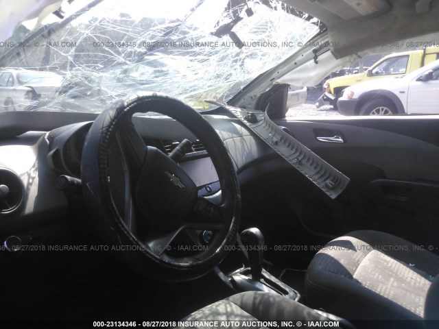 1G1JA5SG5E4218677 - 2014 CHEVROLET SONIC LS 银色 照片 5