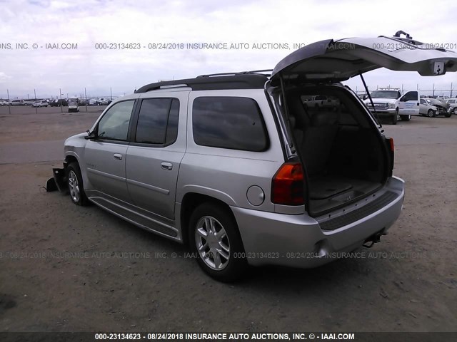 1GKET66MX66101874 - 2006 GMC ENVOY DENALI XL SILVER photo 3