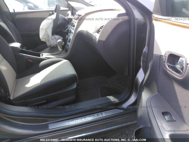1G1ZC5E18BF385278 - 2011 CHEVROLET MALIBU 1LT ყავისფერი ფოტო 5