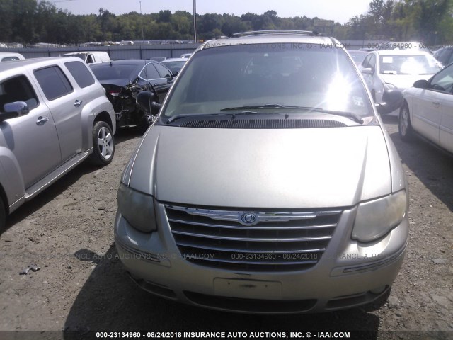 2C4GP64L85R433399 - 2005 CHRYSLER TOWN & COUNTRY LIMITED GOLD photo 5