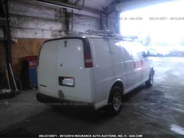 1GCFG15X791153595 - 2009 CHEVROLET EXPRESS G1500  WHITE photo 4