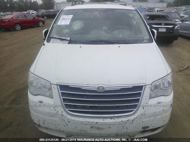 2A4RR5D15AR369595 - 2010 CHRYSLER TOWN & COUNTRY TOURING WHITE photo 6