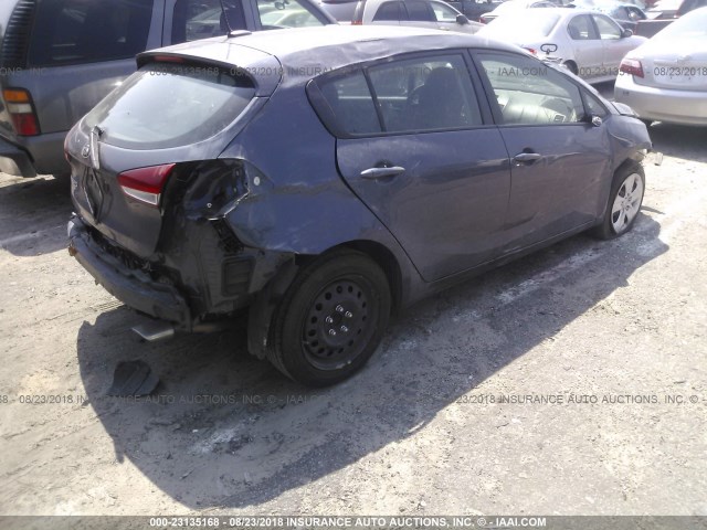 KNAFK5A86G5607052 - 2016 KIA FORTE LX GRAY photo 4