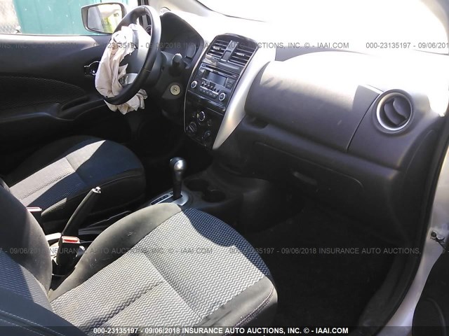 3N1CE2CP2FL418058 - 2015 NISSAN VERSA NOTE S/S PLUS/SV/SL/SR SILVER photo 5