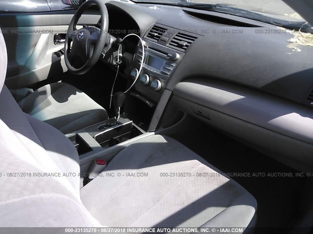 4T4BE46K19R118107 - 2009 TOYOTA CAMRY SE/LE/XLE GRAY photo 5