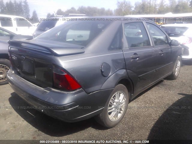 1FAHP34N77W191550 - 2007 FORD FOCUS ZX4/S/SE/SES GRAY photo 4