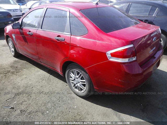 1FAHP35N08W123333 - 2008 FORD FOCUS SE/SEL/SES RED photo 3