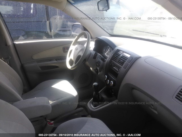 KM8JM12B35U070200 - 2005 HYUNDAI TUCSON GL BLUE photo 5