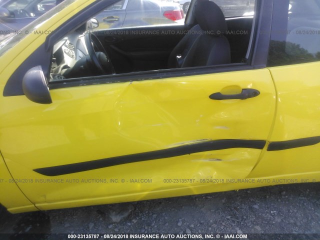 3FAFP31373R106133 - 2003 FORD FOCUS ZX3 YELLOW photo 6