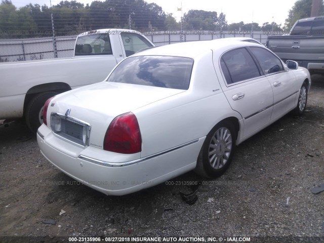 1LNHM82W83Y608387 - 2003 LINCOLN TOWN CAR SIGNATURE WHITE photo 4