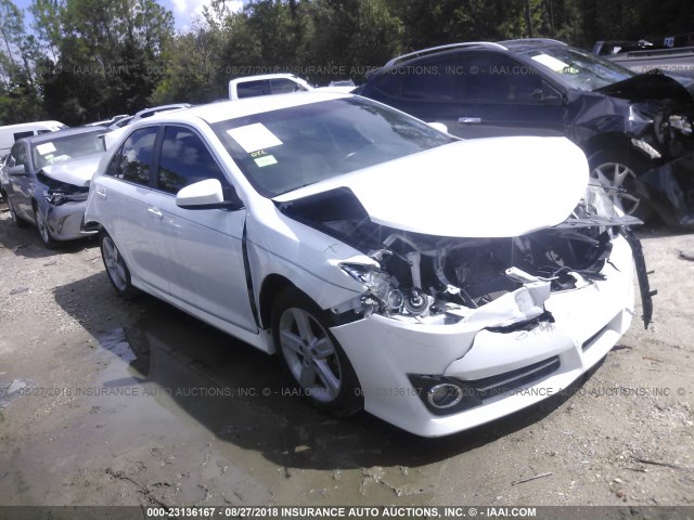 4T1BF1FK0CU136837 - 2012 TOYOTA CAMRY SE/LE/XLE 白色 照片 1