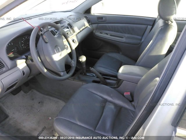 4T1BE32K03U761016 - 2003 TOYOTA CAMRY LE/XLE/SE 银色 照片 5
