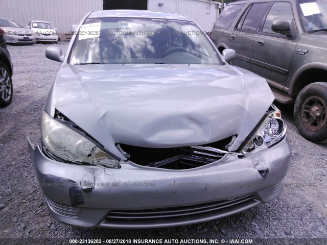 4T1BE30K85U554850 - 2005 TOYOTA CAMRY LE/XLE/SE Сұр фото 6