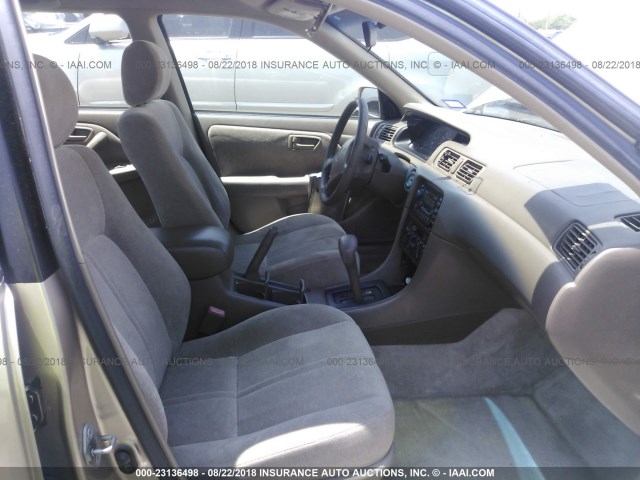 JT2BF22K2X0196074 - 1999 TOYOTA CAMRY LE/XLE 棕色 照片 5