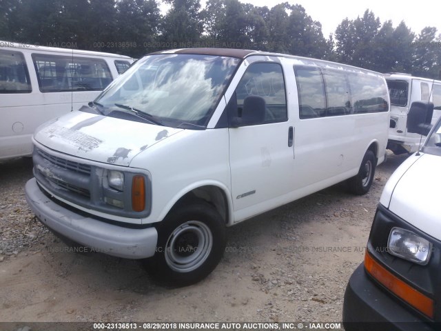 1GAHG39R021241788 - 2002 CHEVROLET EXPRESS G3500  WHITE photo 2