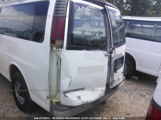 1GAHG39R021241788 - 2002 CHEVROLET EXPRESS G3500  WHITE photo 6