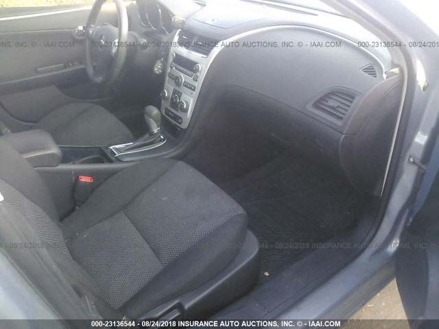 1G1ZH57B69F177840 - 2009 CHEVROLET MALIBU 1LT ნაცრისფერი ფოტო 5