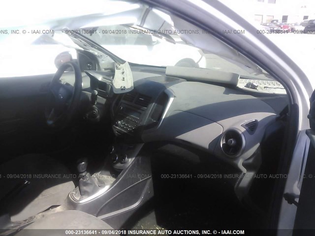 1G1JB6SG5F4142611 - 2015 CHEVROLET SONIC LS SILVER photo 5
