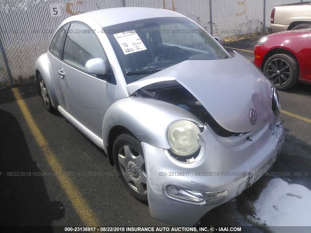 3VWBB61C7WM042277 - 1998 VOLKSWAGEN NEW BEETLE 银色 照片 1