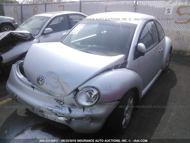 3VWBB61C7WM042277 - 1998 VOLKSWAGEN NEW BEETLE 银色 照片 2