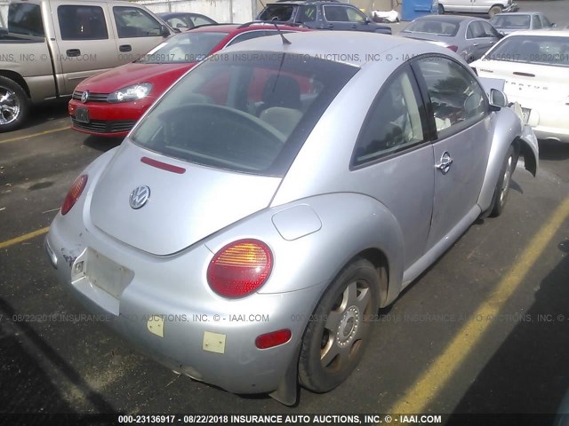 3VWBB61C7WM042277 - 1998 VOLKSWAGEN NEW BEETLE 银色 照片 4