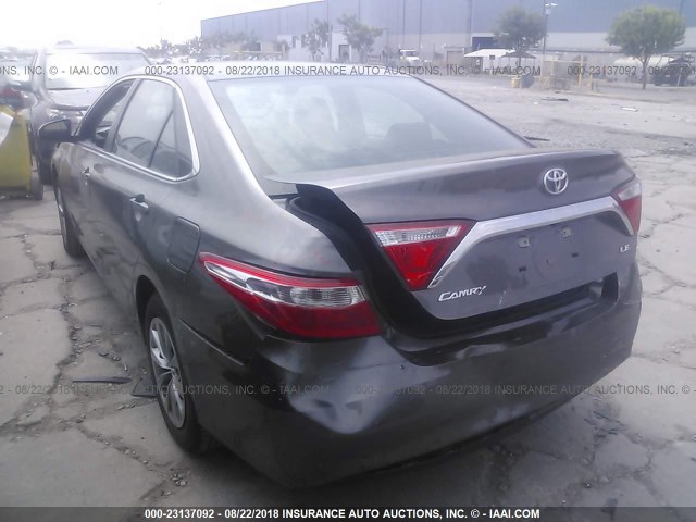 4T1BF1FK4HU435996 - 2017 TOYOTA CAMRY LE/XLE/SE/XSE 灰色 照片 3