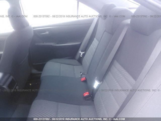 4T1BF1FK4HU435996 - 2017 TOYOTA CAMRY LE/XLE/SE/XSE 灰色 照片 8