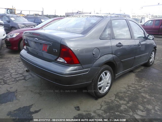 1FAFP38ZX4W138566 - 2004 FORD FOCUS ZTS GRAY photo 4