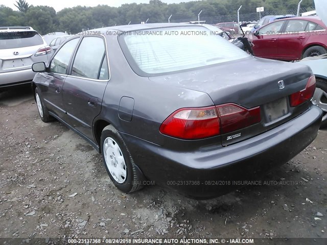 1HGCG5647XA010434 - 1999 HONDA ACCORD LX GRAY photo 3