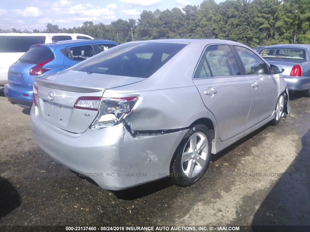 4T1BF1FK4EU316454 - 2014 TOYOTA CAMRY L/SE/LE/XLE Gümüş foto 4