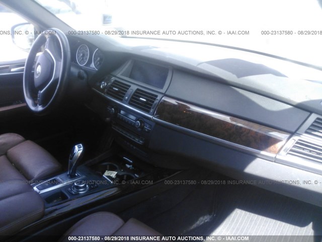 5UXZV8C58CL422551 - 2012 BMW X5 XDRIVE50I Czerwony zdjęcie 5