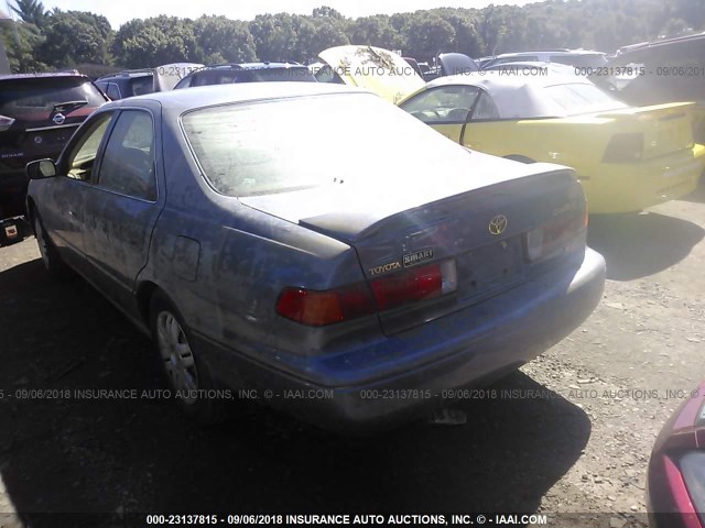 4T1BF22K3YU095655 - 2000 TOYOTA CAMRY LE/XLE BLUE photo 3