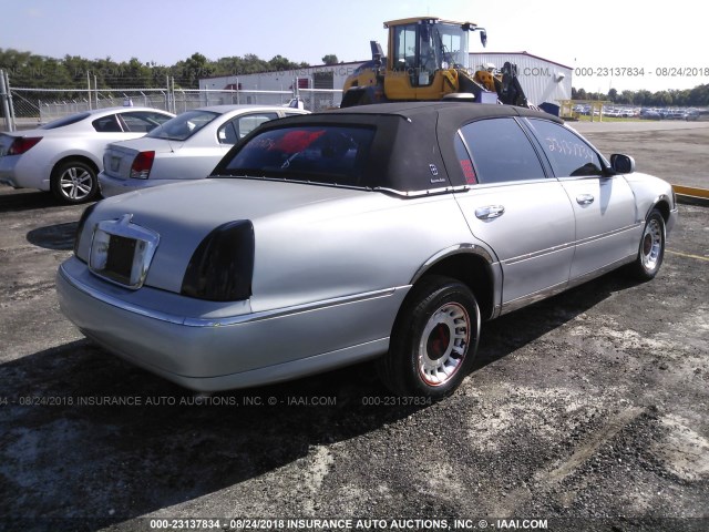 1LNHM81W5YY876189 - 2000 LINCOLN TOWN CAR EXECUTIVE SILVER photo 4