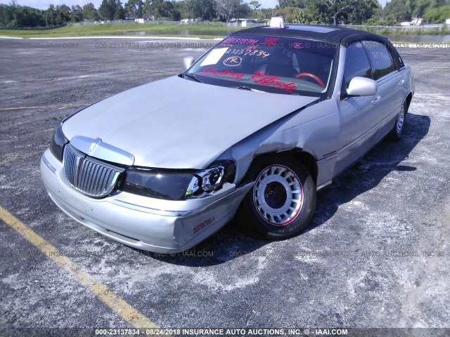 1LNHM81W5YY876189 - 2000 LINCOLN TOWN CAR EXECUTIVE SILVER photo 6