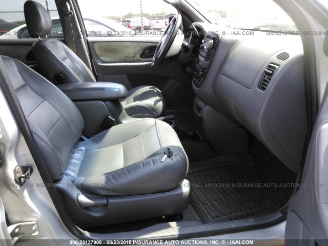 1FMYU03112KC36364 - 2002 FORD ESCAPE XLT SILVER photo 5