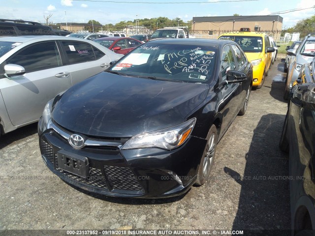 4T1BF1FKXHU301588 - 2017 TOYOTA CAMRY LE/XLE/SE/XSE BLACK photo 2